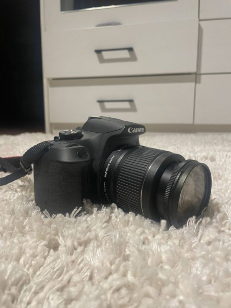 Canon EOS 2000D EF-S 18-55 Is II s EF 50mm-s objektv