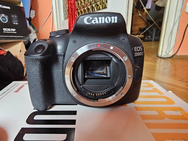 Canon EOS 2000D 