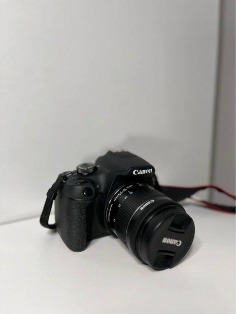 Canon EOS 2000D + EF-S 18-55 mm (gyri llthat objektv)