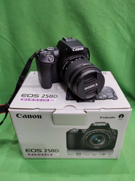Canon EOS 250D DSLR fényképezőgép + 18-55 mm EF-S Is STM objektív dobo