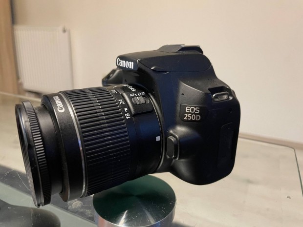 Canon EOS 250D + tartozékok