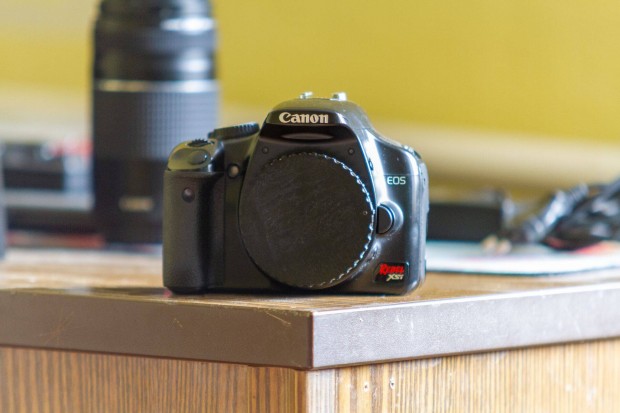 Canon EOS 450D + EF 75-300mm f/4-5.6 III