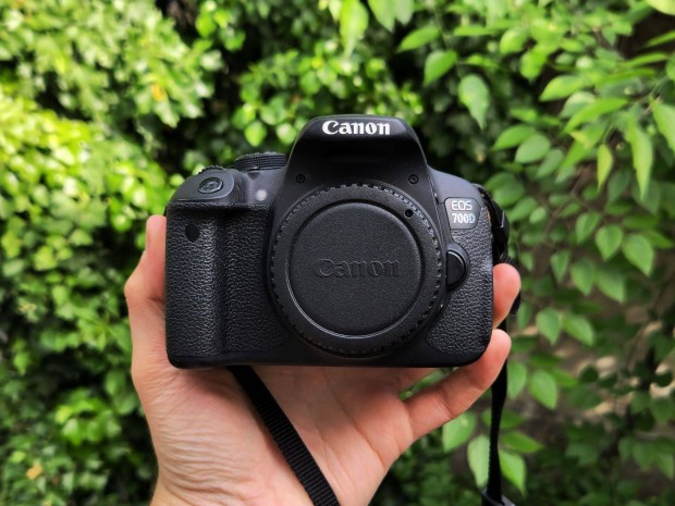 Canon EOS 700D + 18-55mm objektv + tska