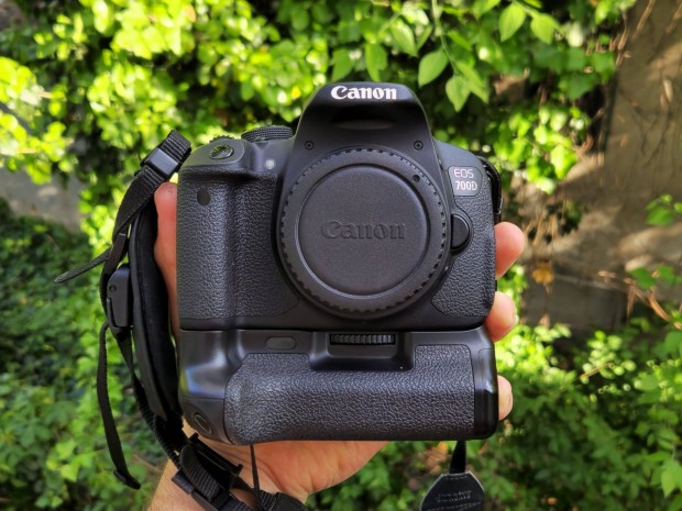 Canon EOS 700D + eredeti doboz + Cullmann tska