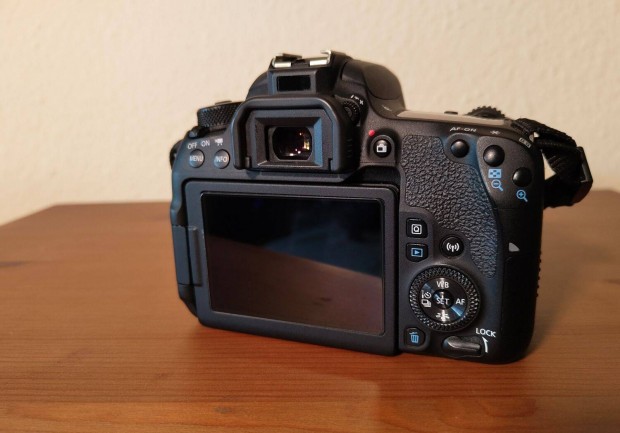 Canon EOS 77D vz + extrk