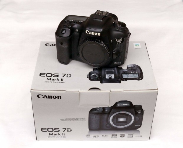 Canon EOS 7D Mark II DSLR vz