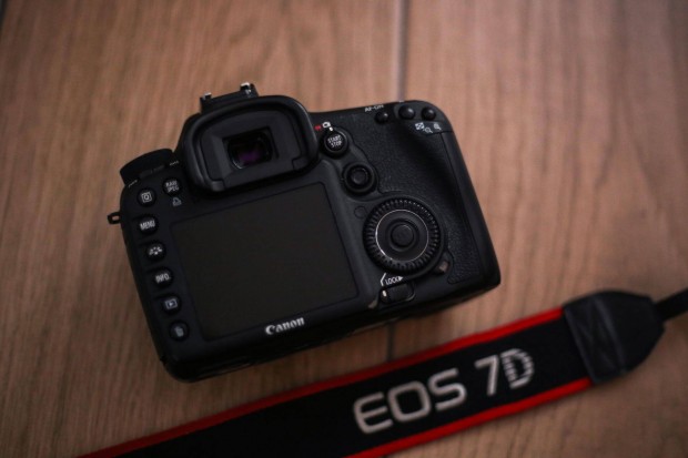 Canon EOS 7D (3 ezer expo)