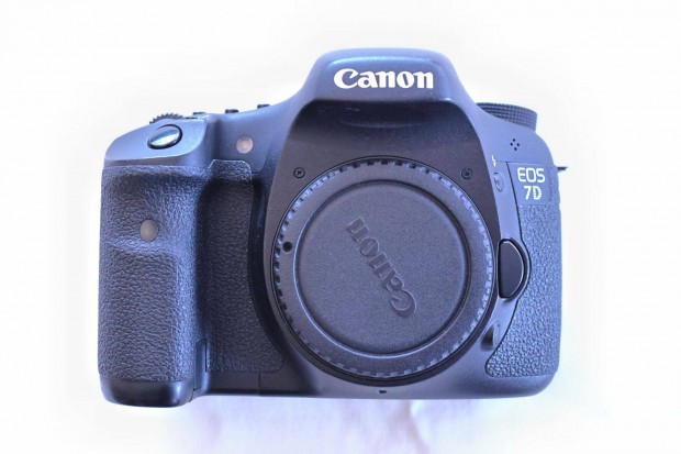 Canon EOS 7D vz s tartozkok