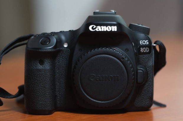 Canon EOS 80D DSLR Kamera + Canon EF 50mm F1.8 STM