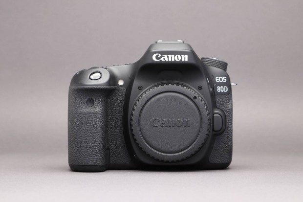 Canon EOS 80D vz 867 exp / Fnyrtk
