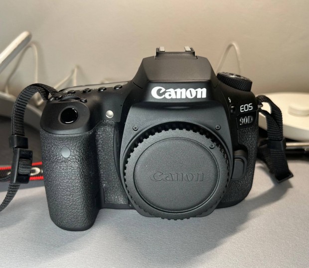 Canon EOS 90D 17.000 expo + Objektvek