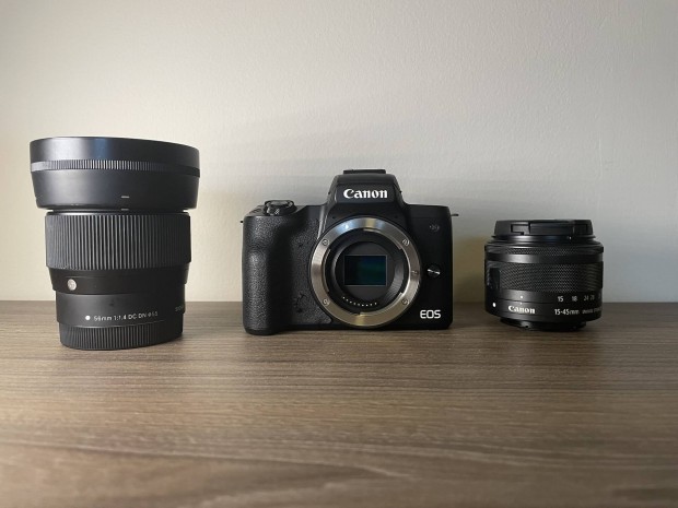 Canon EOS M50 + Sigma 56mm f/1.4 DC DN + 15-45mm kit objektv