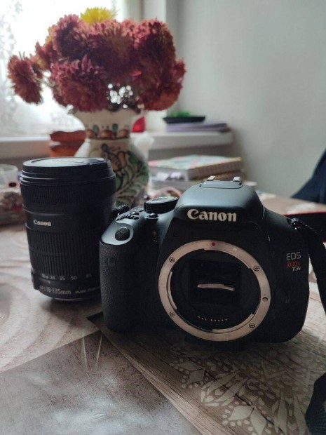 Canon EOS Rebel T3i DSLR Camera és EF-S 18-135mm f/3.5-5.6 Is Lens