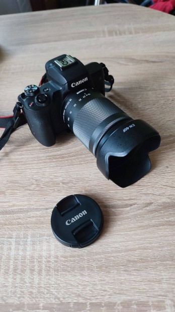 Canon M50 MK II fényképezőgép 18-150mm és fotós szett