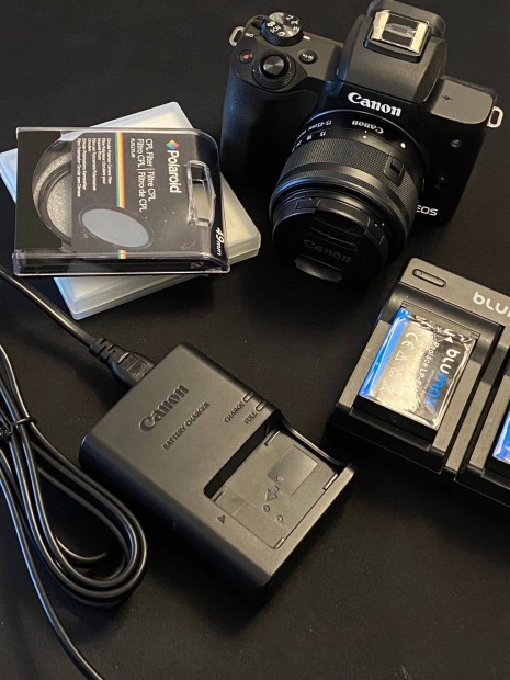 Canon M50 kiegészítőkkel