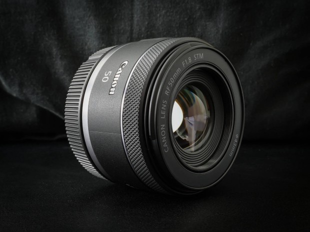 Canon RF 50mm F1.8 STM, dobozzal, paprokkal