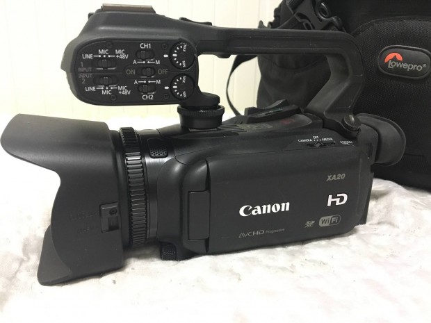 Canon XA20 kamera s tartozkai