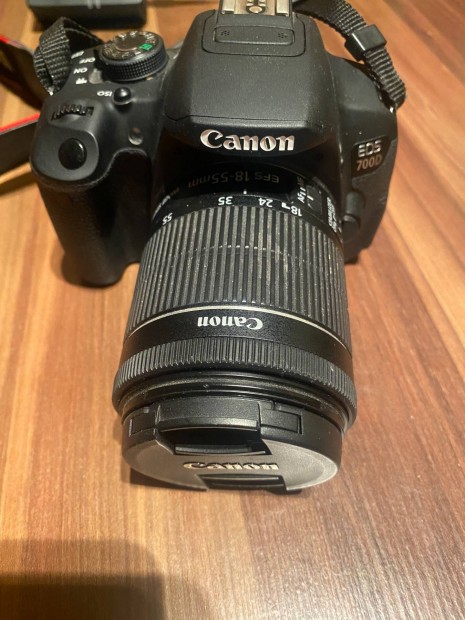 Canon eos 700D (18-55mm objektv) + tska