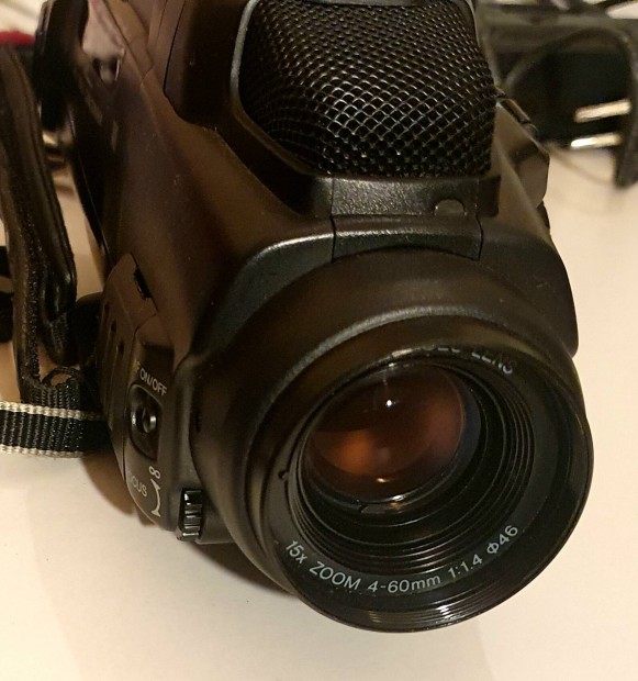 Canon videokamera s felvev, sok kazettval, tvirnytval