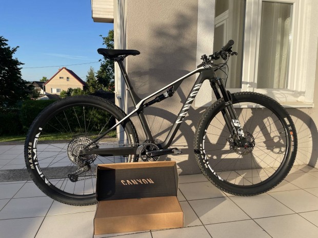 Canyon Lux carbon fully MTB 29 M