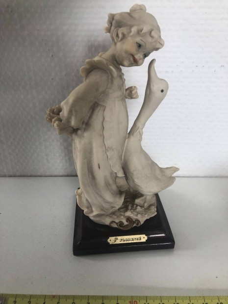 Capodimonte szobor "Goose Kissing Girl"