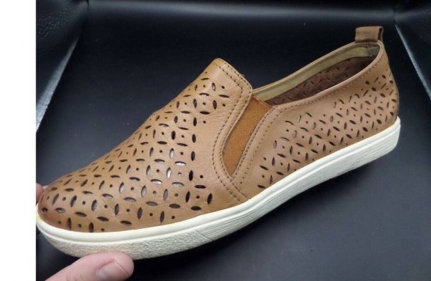 Caprice (eredeti )női 39- es UK 6 BTH: 25 cm bebújós bőrcipő