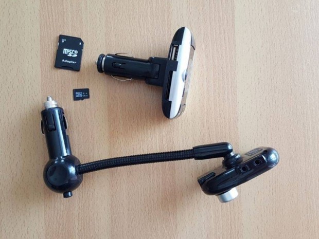 Car FM transmitter a képen felül a kisebb