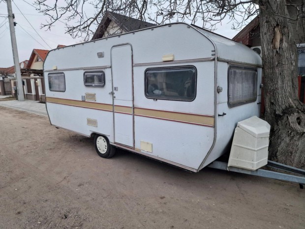 Caravan 510 lakokocsi normal allapotu telepitesre, akar leszallitassal