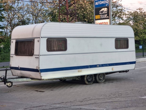Caravan 550 lakokocsi telepitesre, 5 fekhelyes, akar leszallitassal is