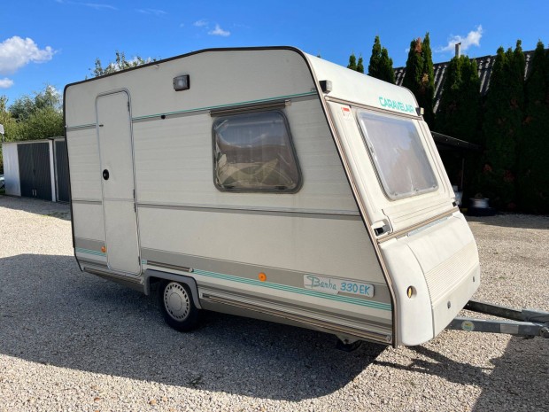 Caravelair 380 lakkocsi