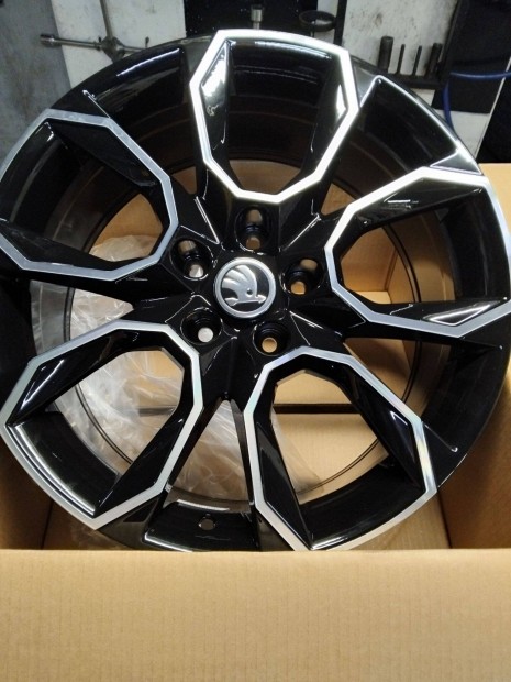 Carbonado 5x112 18" �j flenik VW-csoport