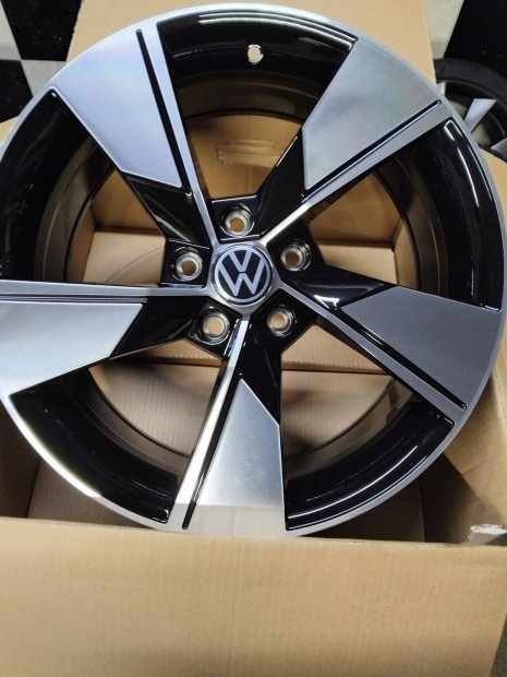 Carbonado 7.5X18 5x112 ET45 �j felnik