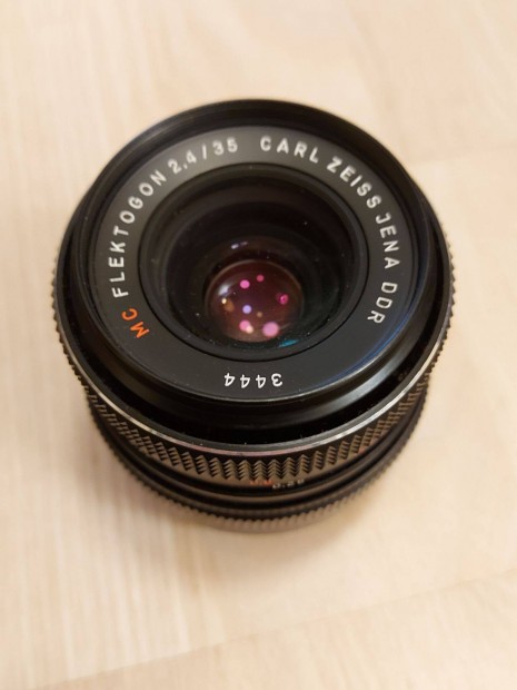 Carl Zeiss Flektogon 4/35 tokkal, kifogstalan