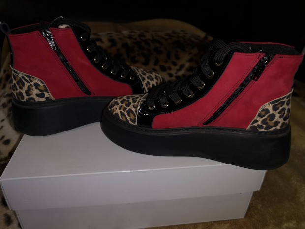 Carla Ricci leoprdos bakancs