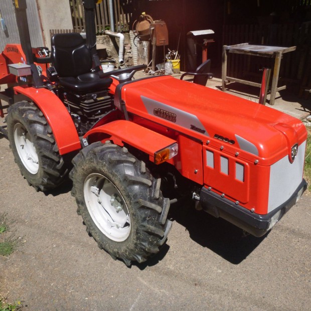Carraro Tigre 3200 traktor munkaeszkzkkel egytt elad