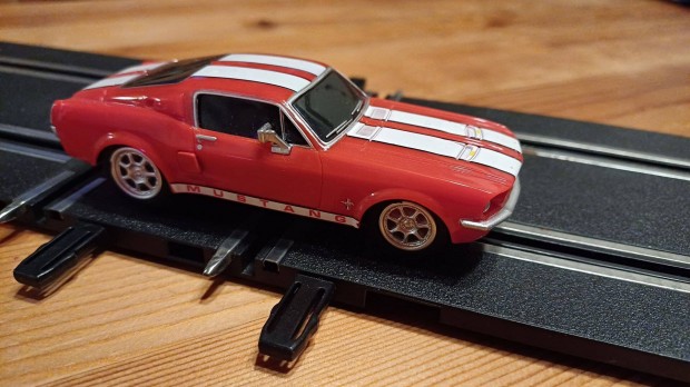 Carrera Go!!! Ford Mustang aut