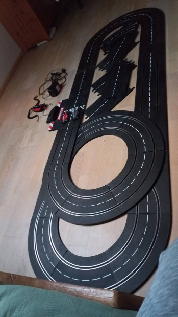 Carrera Prox pályaelemek 2 autóval eladó!
