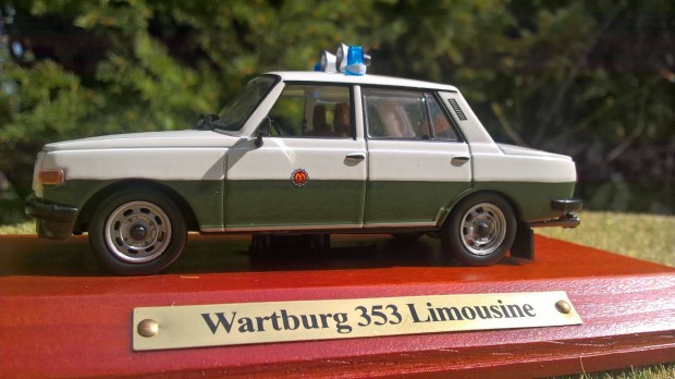 Cars & Co IST Wartburg 353 Volkspolizei 1:43 DDR Modell