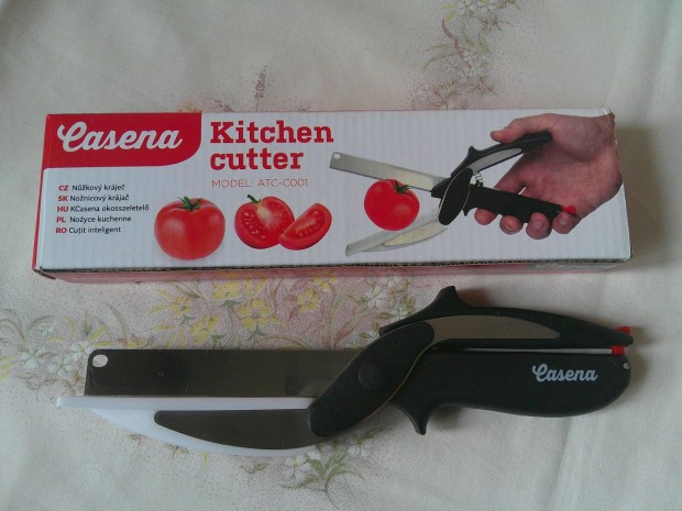 Casena konyhai k�s �s v�g�deszka egyben