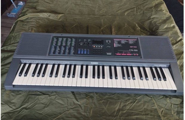 Casio CTK-550 szintetiztor + tska