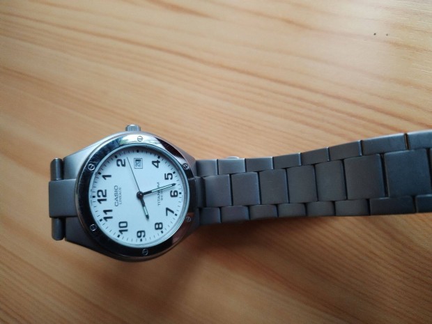 Casio Lineage titnium dtumos j ni quartz ra