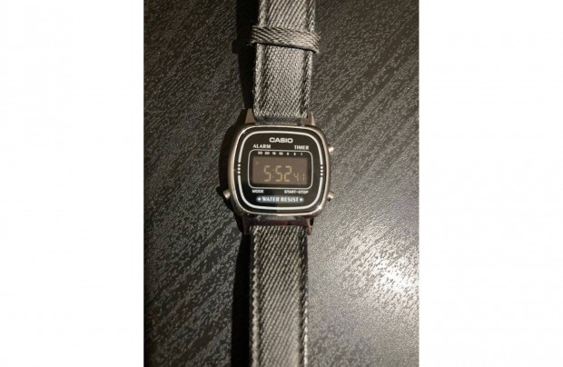 Casio Retro ni karra