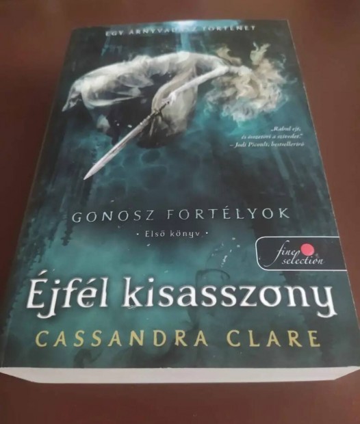 Cassandra Clare jfl kisasszony knyv