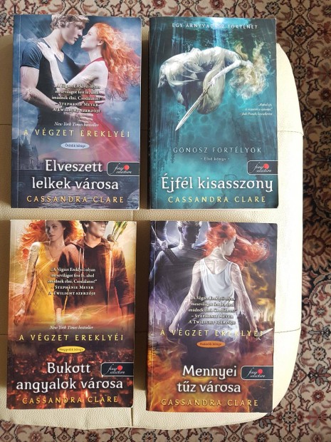 Cassandra Clare sorozat 4 db regny knyv