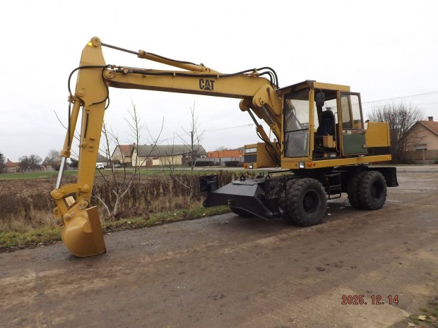 Caterpillar 212 B FT