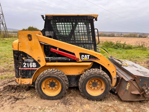 Caterpillar 216B csúszókormányzású rakodó