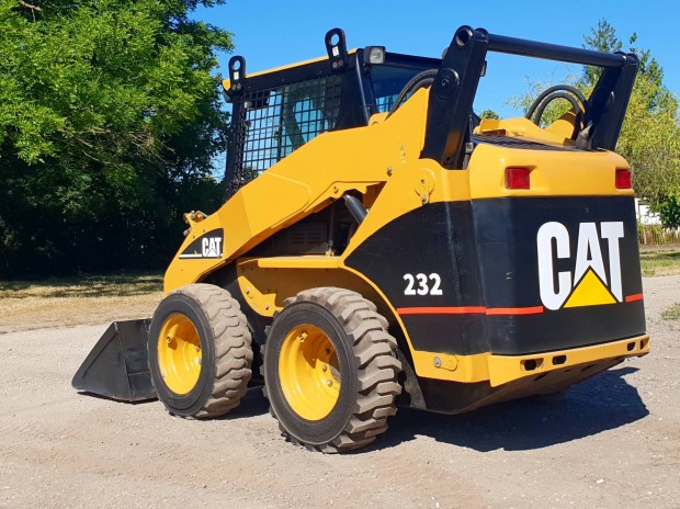 Caterpillar 3.2 tonn. fűtőtt , bobcat, jcb