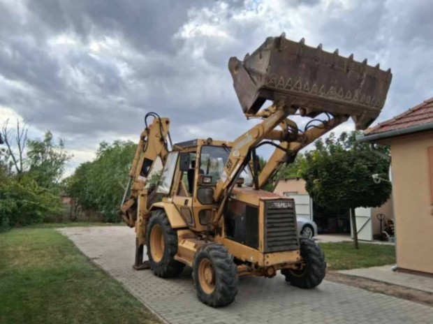 Caterpillar 428