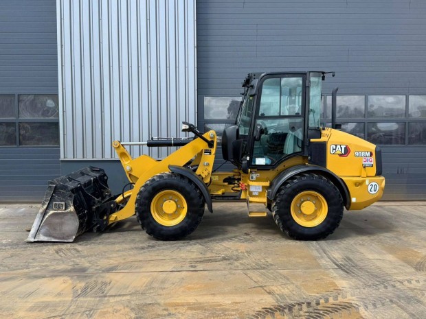 Caterpillar 908M CE + EPA / 1090 zemra / Lzing 20%-tl