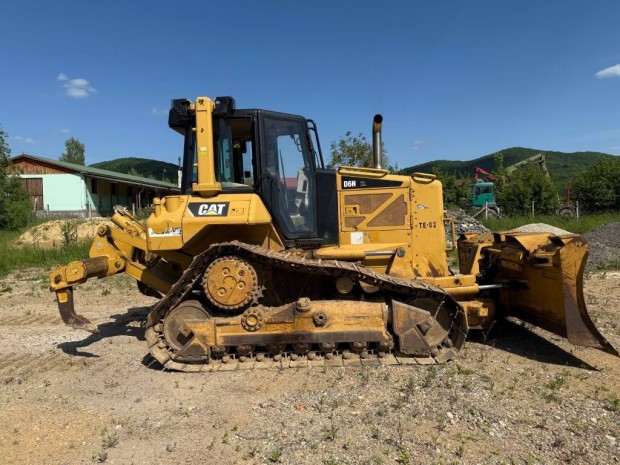 Caterpillar D6N XL Dózer
